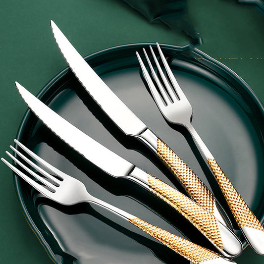 Talheres para Bife Dourado Mōva — Faca Reforçada e Garfo — vista principal do produto | Mova Decor