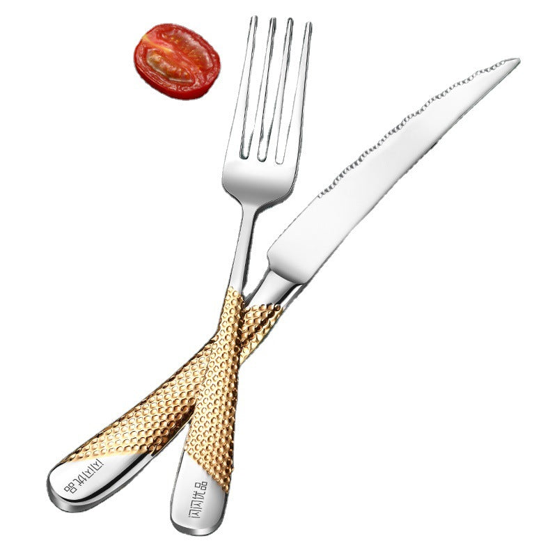 Talheres para Bife Dourado Mōva — Faca Reforçada e Garfo — referência de uso no ambiente | Mova Decor