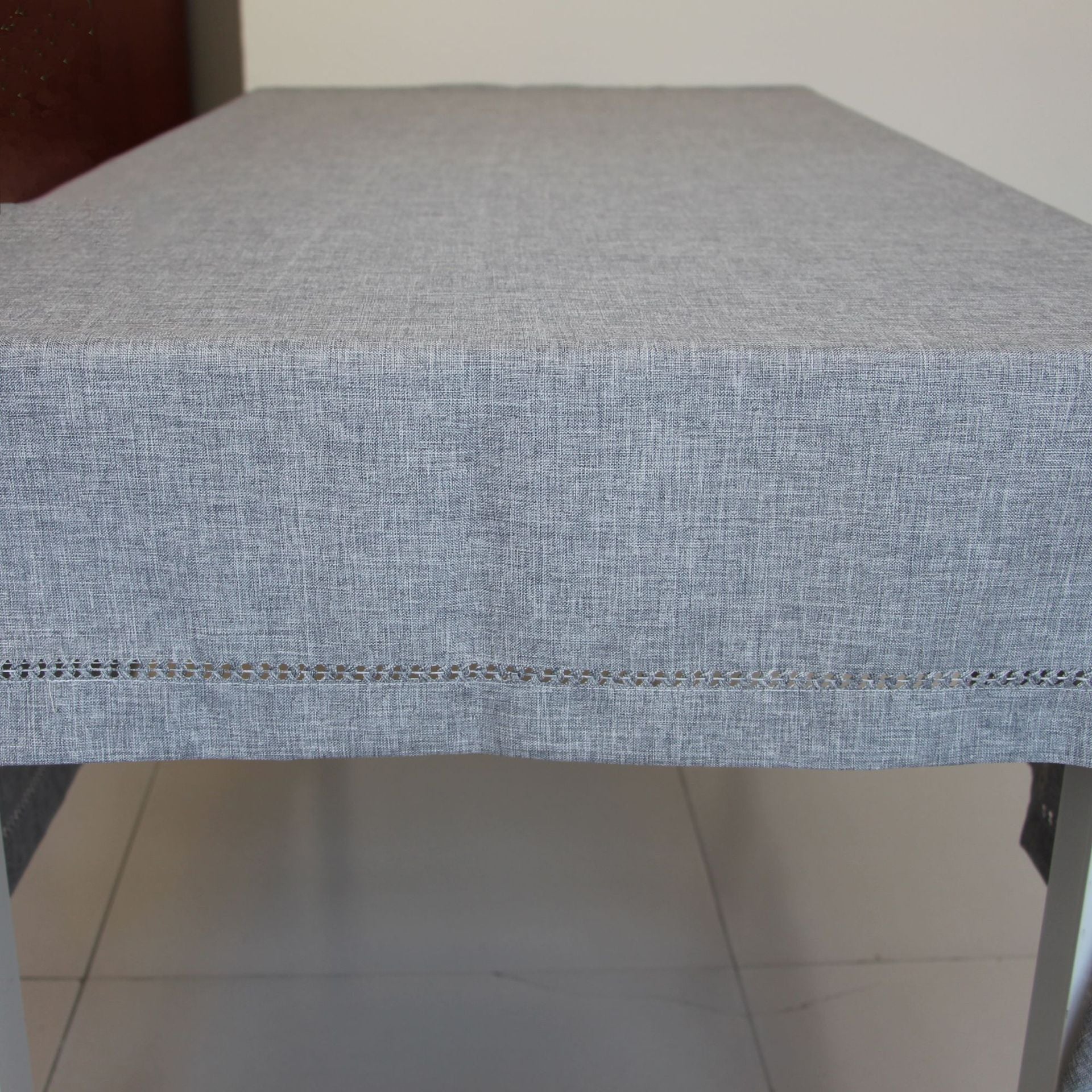 Caminho de Mesa em Imitação de Linho Mōva — referência de uso no ambiente | Mova Decor