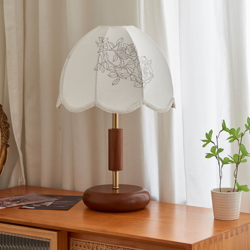 Abajur Decorativo em Madeira e Tecido – Mōva Decor — referência de uso no ambiente | Mova Decor