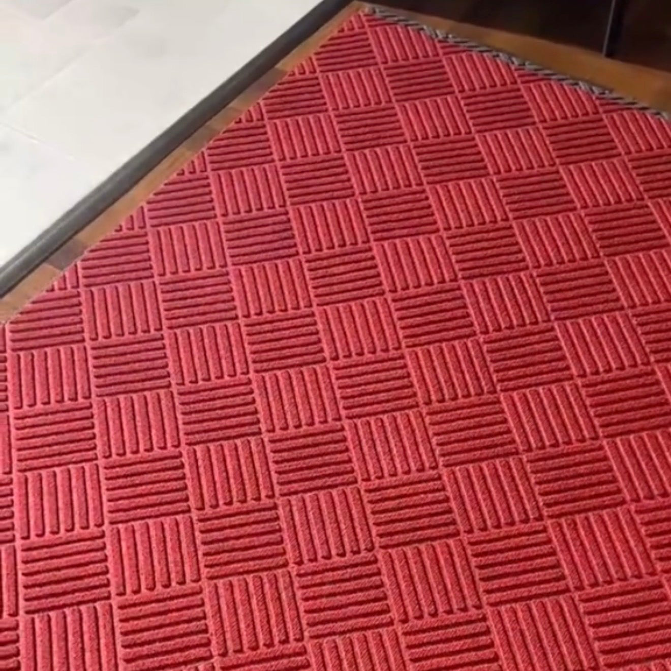 Capacho Externo de Alta Resistência Mōva — 80 × 120 cm — composição / escala visual | Mova Decor