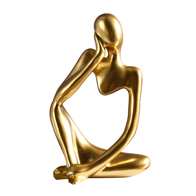 Mini escultura abstrata dourada estilo pensador em fundo branco, silhueta oca contemplativa — Mova Decor