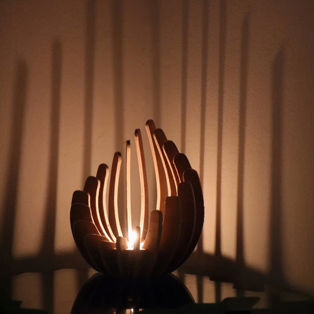 Suporte para velas em madeira na decoração da mesa