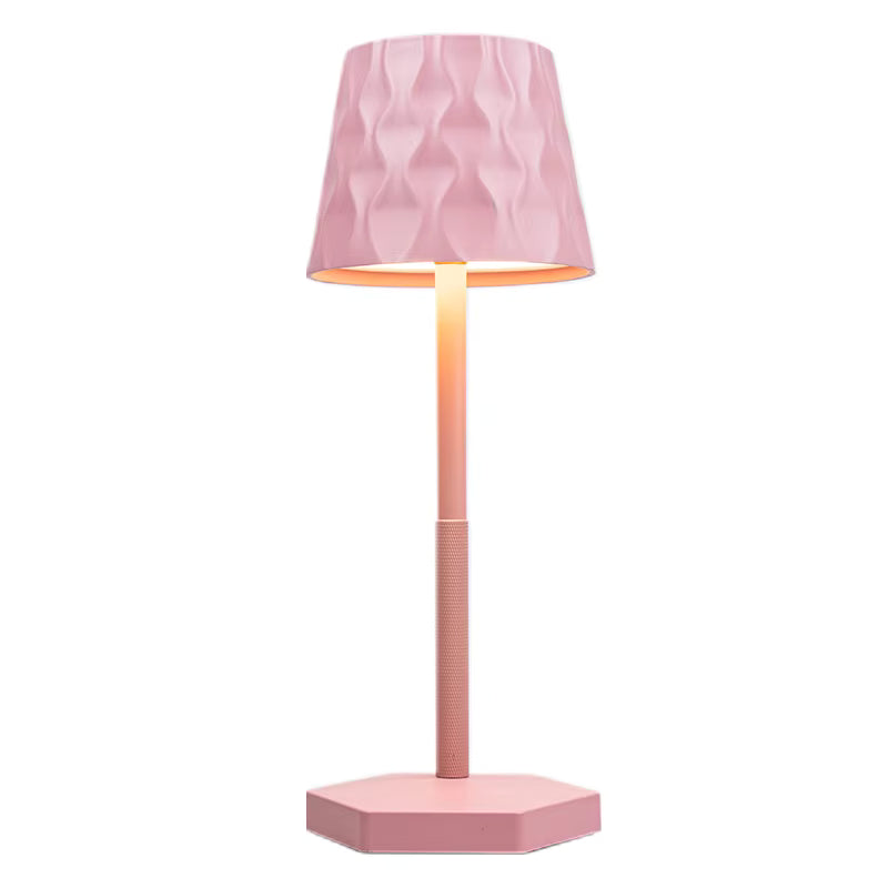 Luminária Onde d'Or™ — Mōva Decor Uma peça que carrega luz e movimento em cada curva.