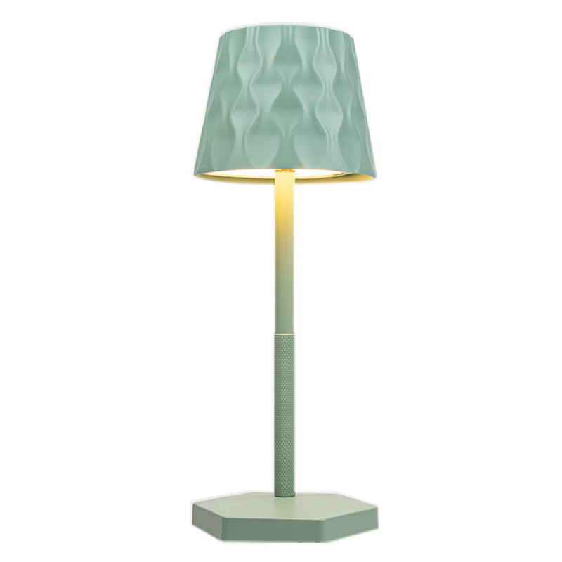 Luminária Onde d'Or™ — Mōva Decor Uma peça que carrega luz e movimento em cada curva.