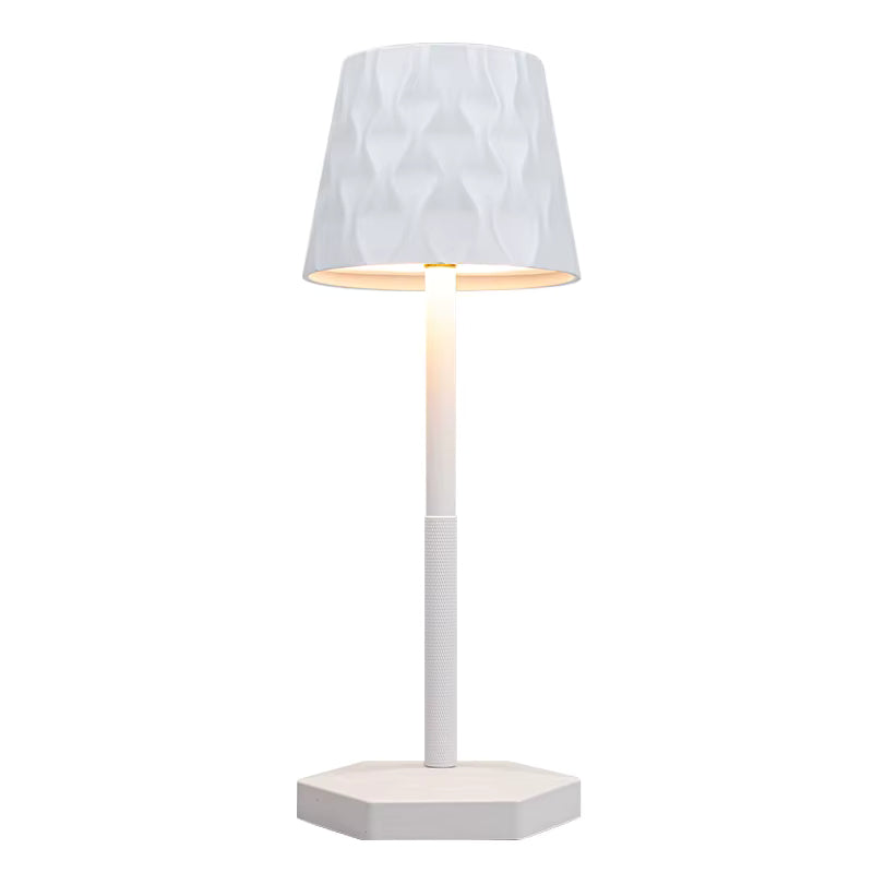 Luminária Onde d'Or™ — Mōva Decor Uma peça que carrega luz e movimento em cada curva.