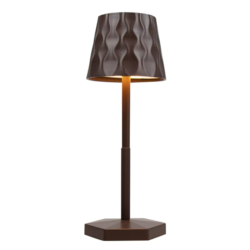 Luminária Onde d'Or™ — Mōva Decor Uma peça que carrega luz e movimento em cada curva.