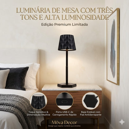 Luminária Onde d'Or™ — Mōva Decor Uma peça que carrega luz e movimento em cada curva.