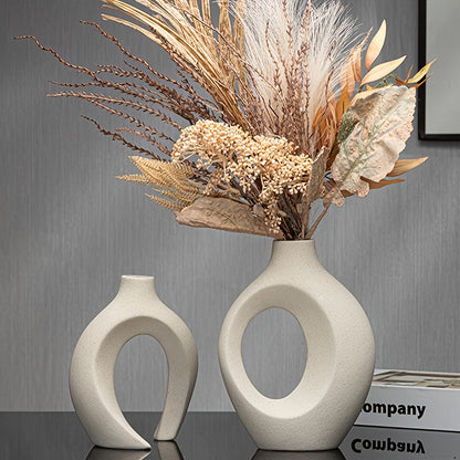 Conjunto de dois vasos decorativos brancos – detalhe