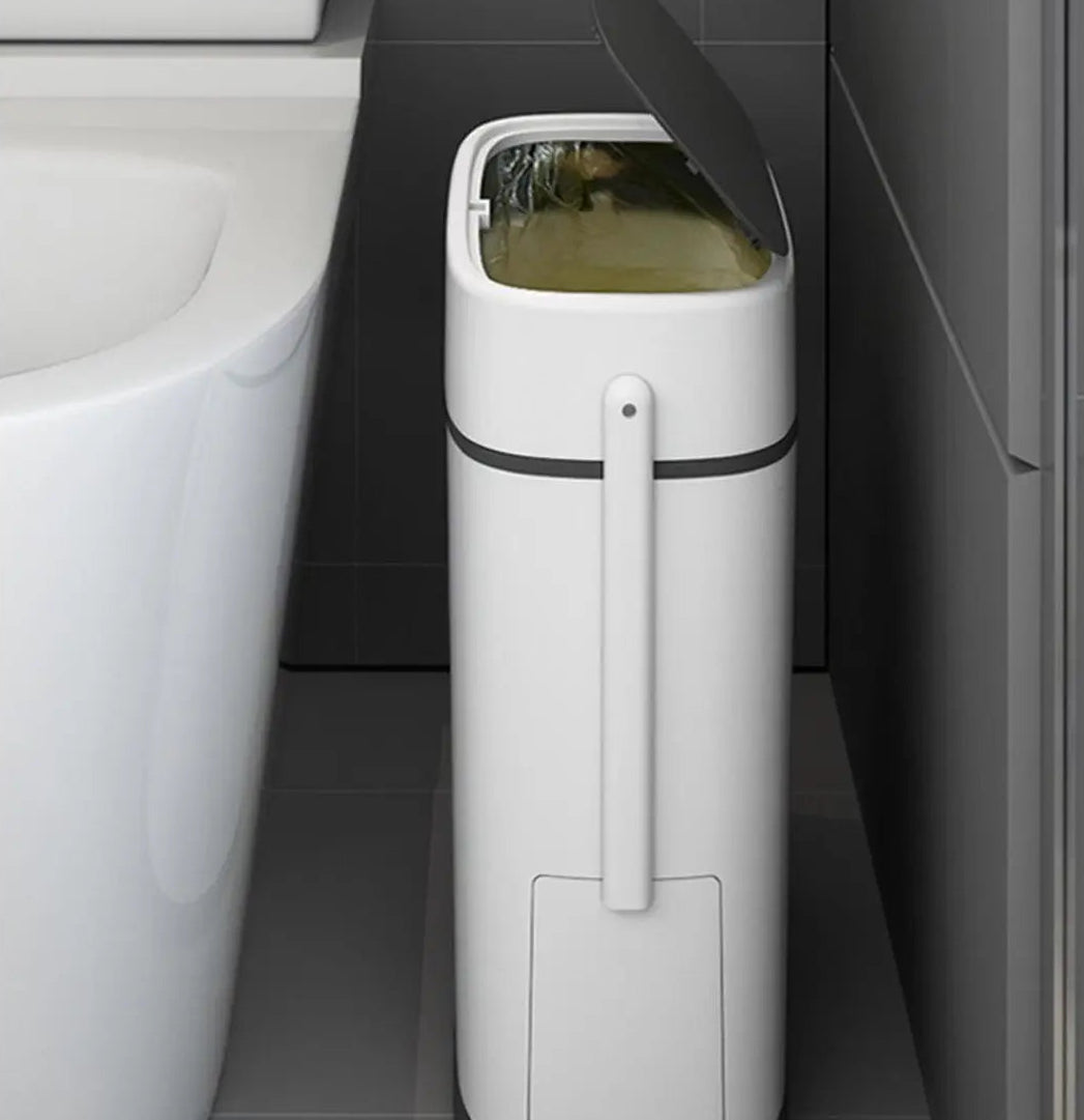 Lixeira automática Mōva posicionada no banheiro