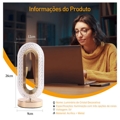 Luminária de cristal Mōva sobre mesa lateral