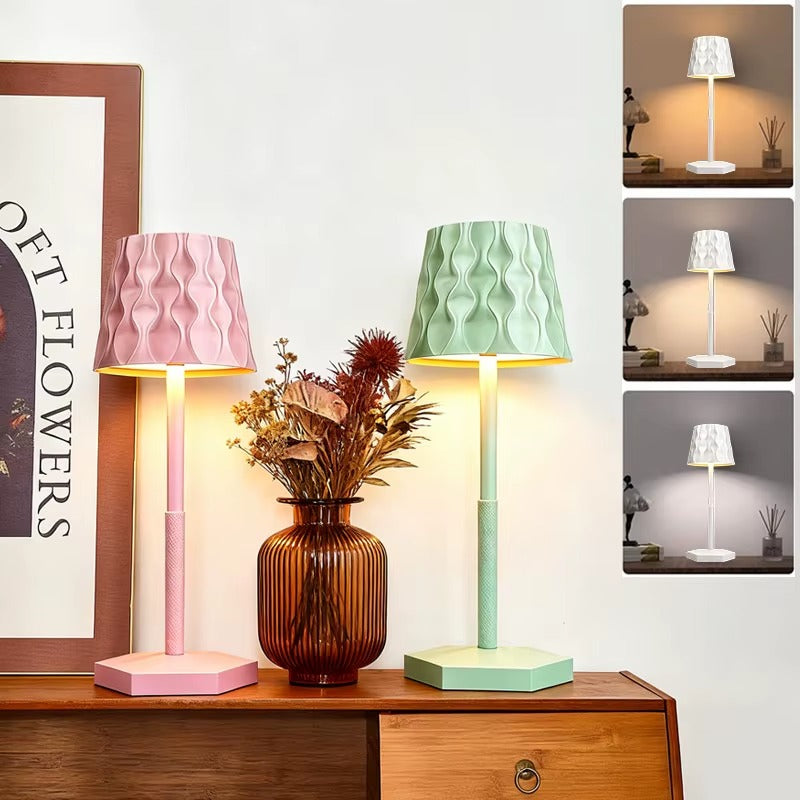Luminária Onde d'Or™ — Mōva Decor Uma peça que carrega luz e movimento em cada curva.