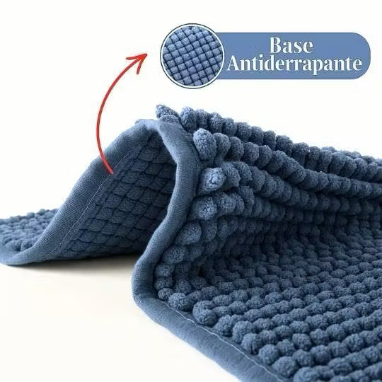 Tapete Nuvem Mōva com base antiderrapante para uso no banheiro